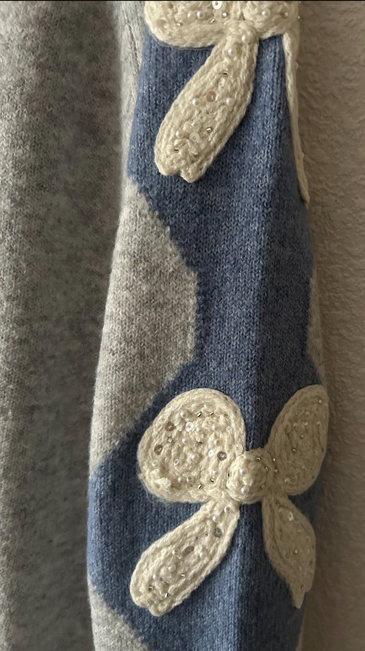 Pull en maille avec fleurs à sequins – Gris & bleu