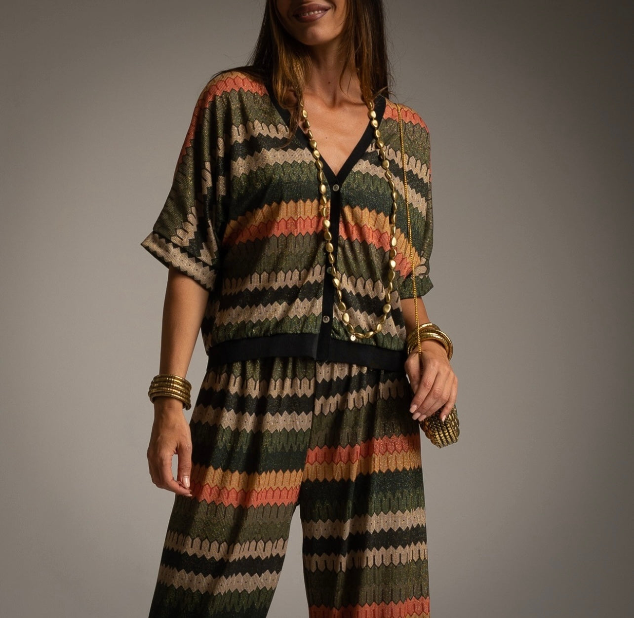 Ensemble fluide à motifs ondulés multicolores