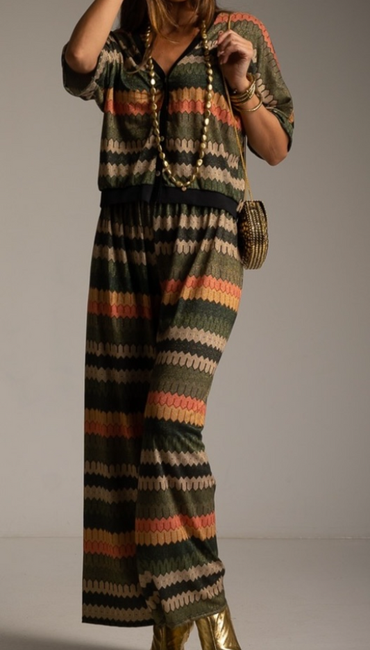 Ensemble fluide à motifs ondulés multicolores