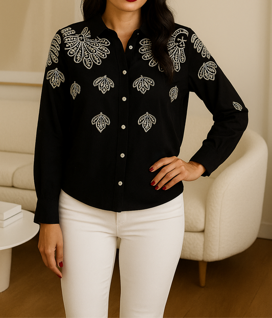 Chemise noire brodée – Élégance et détails raffinés