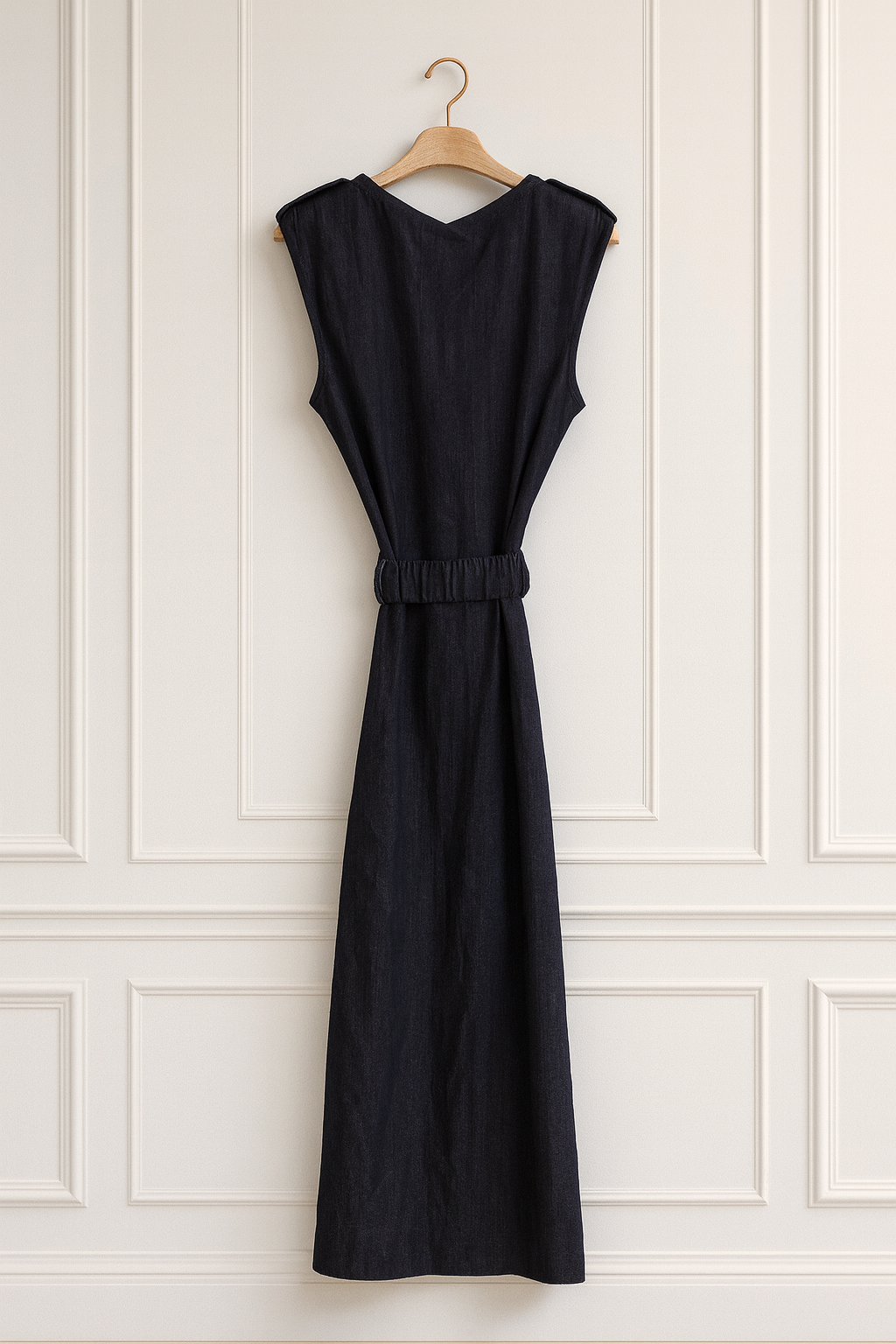 Robe longue en denim avec ceinture dorée