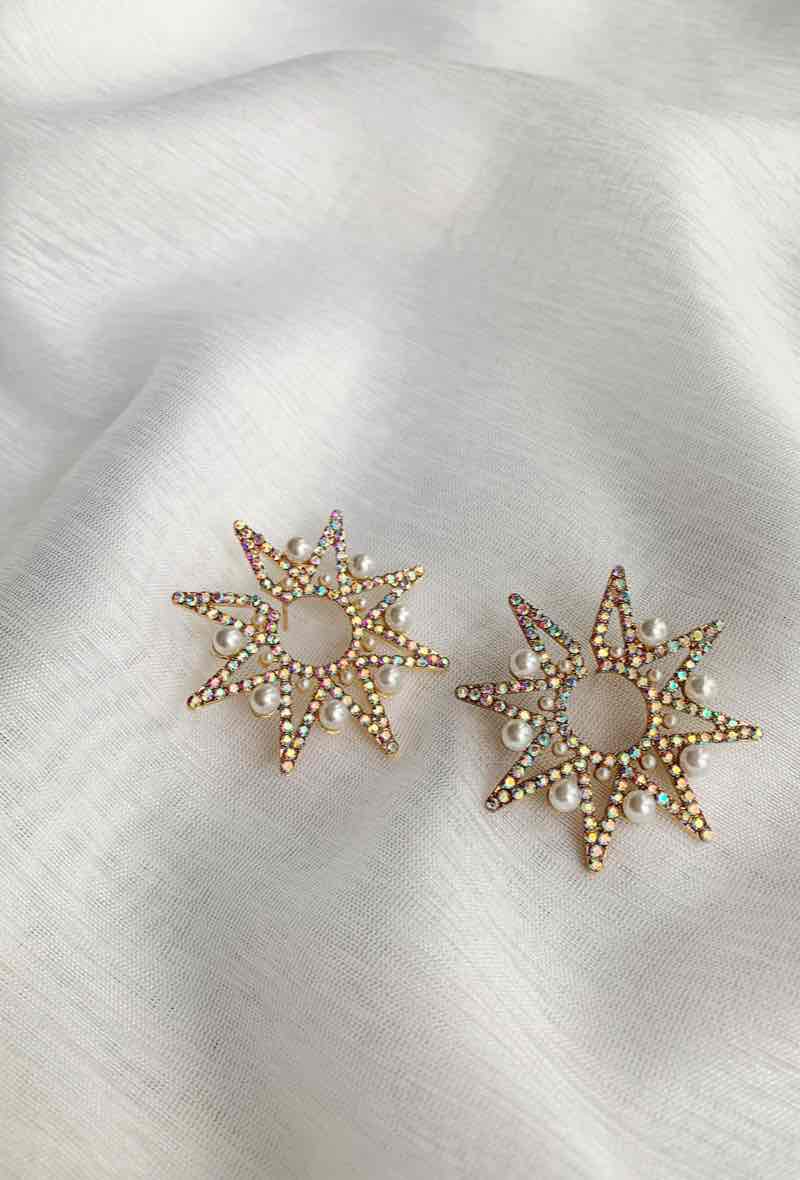 Boucles d’oreilles étoiles strass & perles – Doré