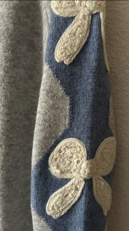 Pull en maille avec fleurs à sequins – Gris & bleu