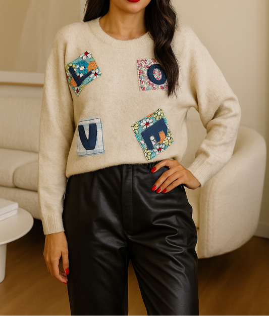 Pull en maille avec motifs "LOVE" – Beige