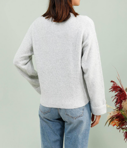 Pull en maille uni avec détails boutons – Gris clair