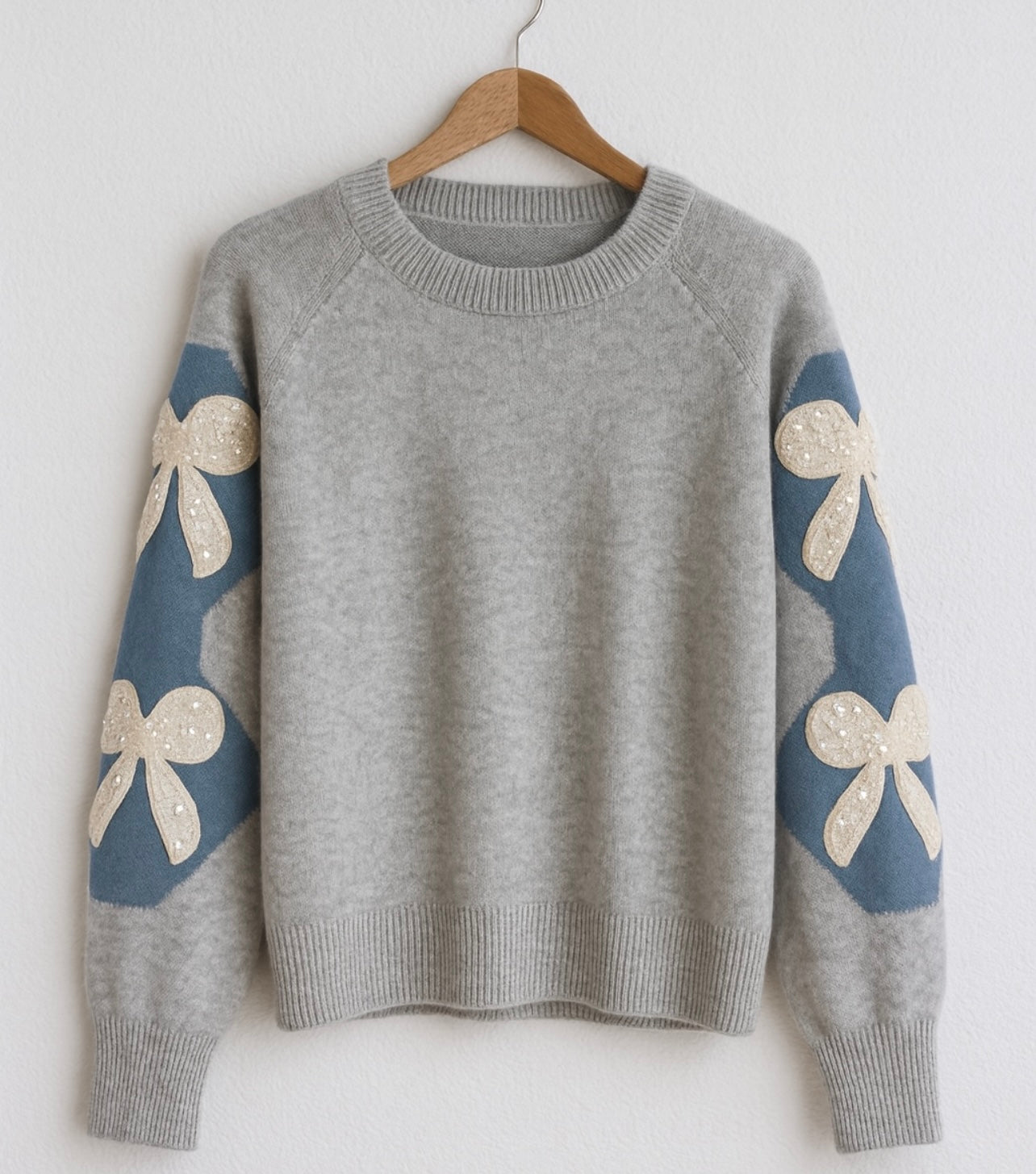 Pull en maille avec fleurs à sequins – Gris & bleu