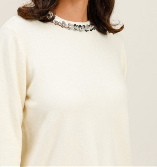 Pull en maille avec col orné de perles – Écru