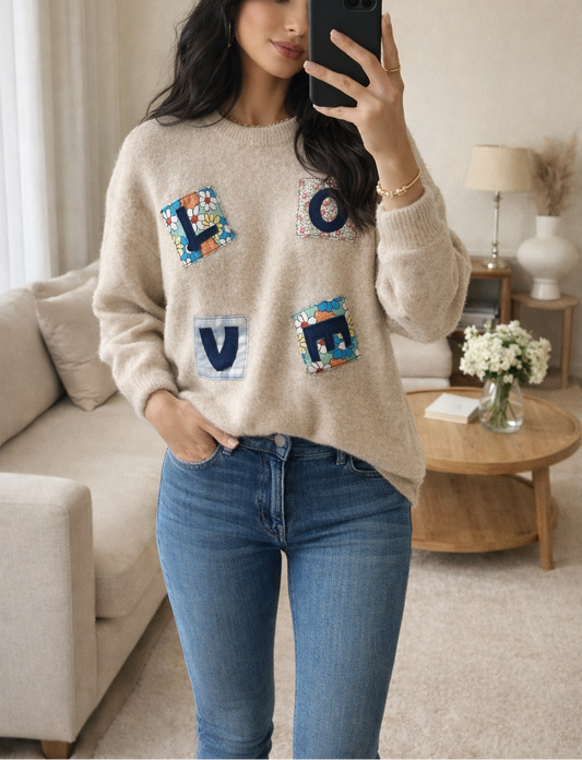 Pull en maille avec motifs "LOVE" – Beige
